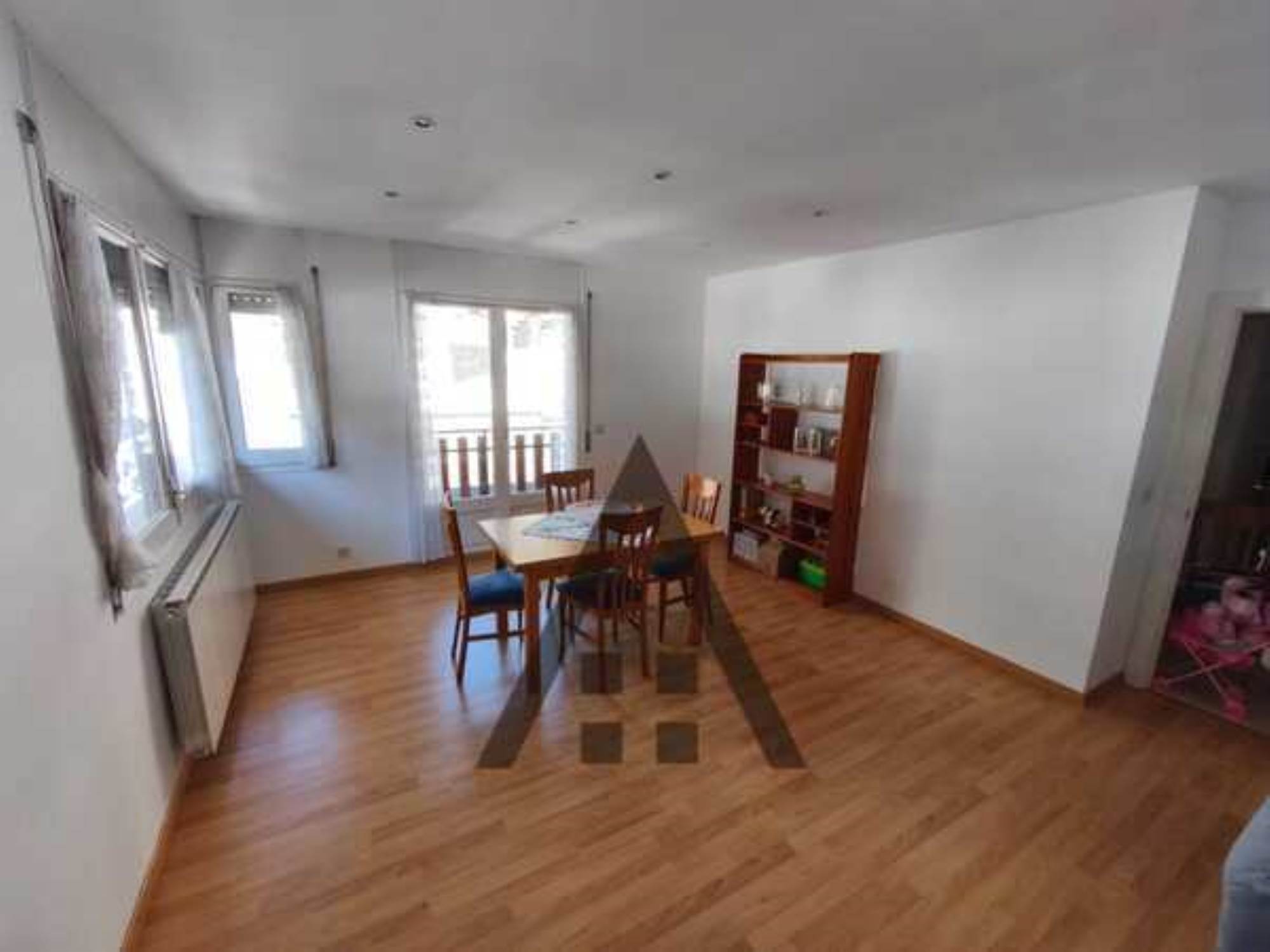 Es lloga ampli pis a Arinsal