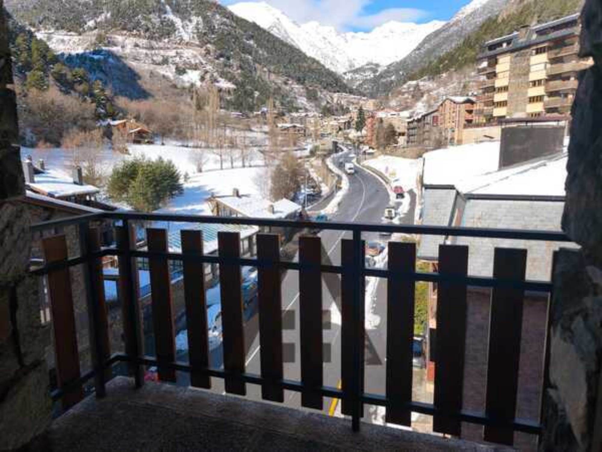 Es lloga ampli pis a Arinsal